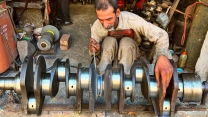 Old School Repair | Experience Machinist Rebuilding Wrecked Crankshaft From Main Journal