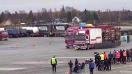 Scania R560 vs. Volvo F16 60Tn.
