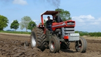 Massey Ferguson 1100 in the field ploughing w/ 6-Bottom Plough at Ferguson Event | 6.cyl Pure Power