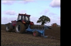 CASE IH 1455XL PLOUGHING