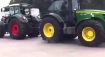 Fendt Vario 939 vs John Deere 8530