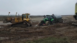 CAT D6N pulling out stuck DEUTZ-FAHR